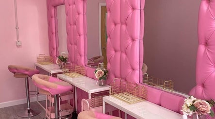 Chic, pink beauty setup at Liberty Autumn Aesthetics in Southampton, England, GB, featuring plush seating and mirrors.