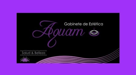 Logo elegante de Aquam Estética Avanzada y Belleza en Los Barrios, Andalucía, ES con fondo púrpura.