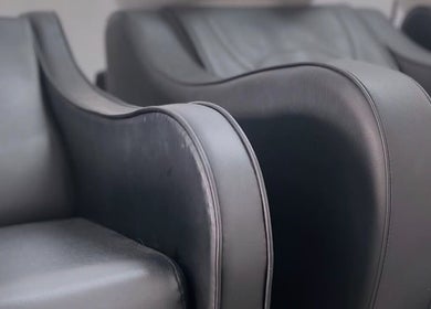Άνετες καρέκλες στο Hair masters hair salon, Λεμεσός, Λεμεσός, CY, προσφέρουν μοναδική εμπειρία.