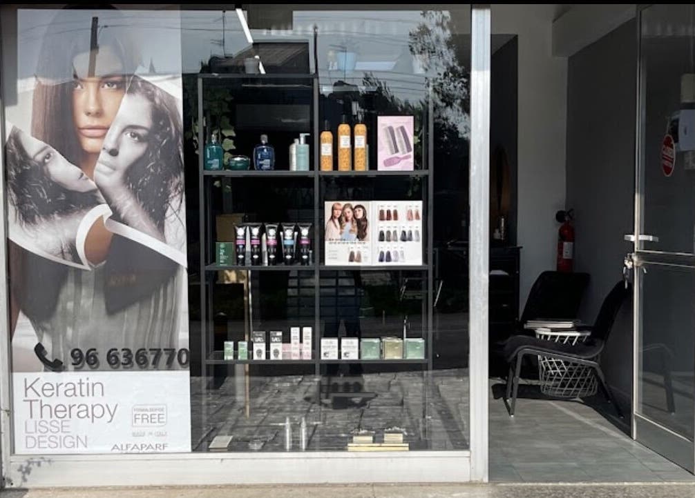 Βιτρίνα του Hair masters hair salon Larnaka με προϊόντα περιποίησης στη Λάρνακα, Λάρνακα, CY.