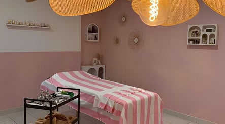 Salle de soins élégante à Maison Maréa, Bourg-de-péage, Auvergne-rhône-alpes, FR avec ambiance apaisante.