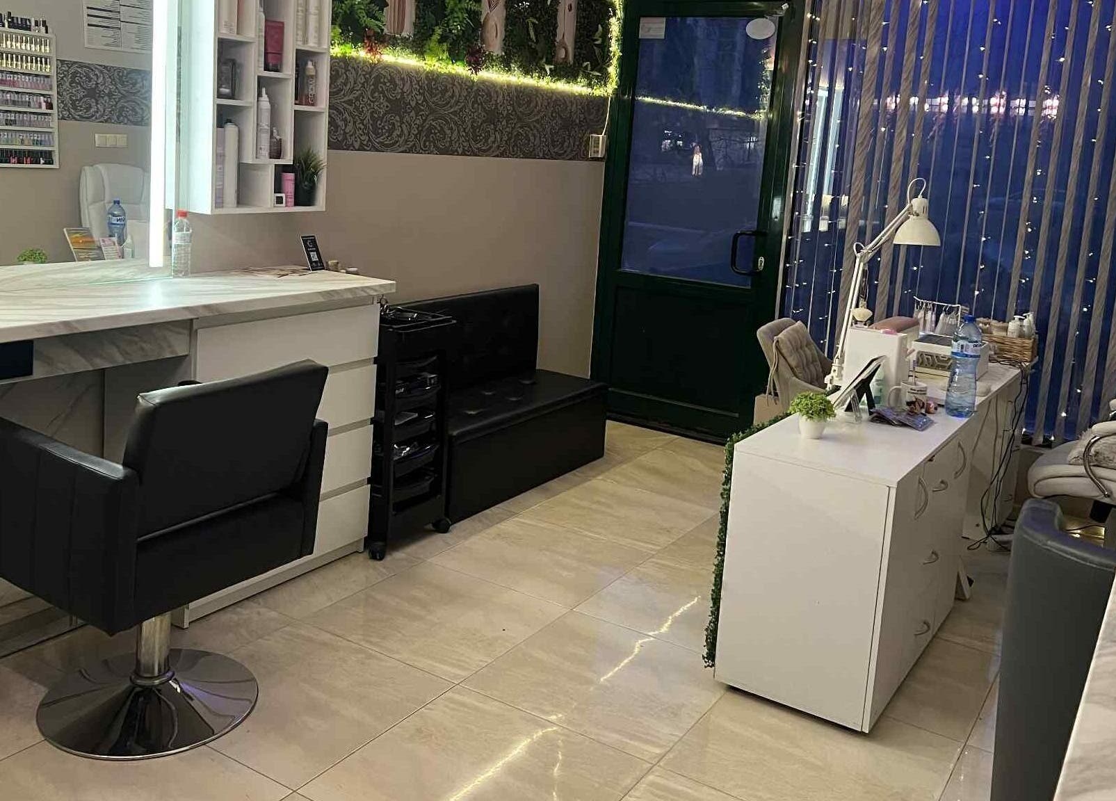 Интериор на Lubo Desire Beauty в София, Област София, BG, създаващ уютна и релаксираща атмосфера.