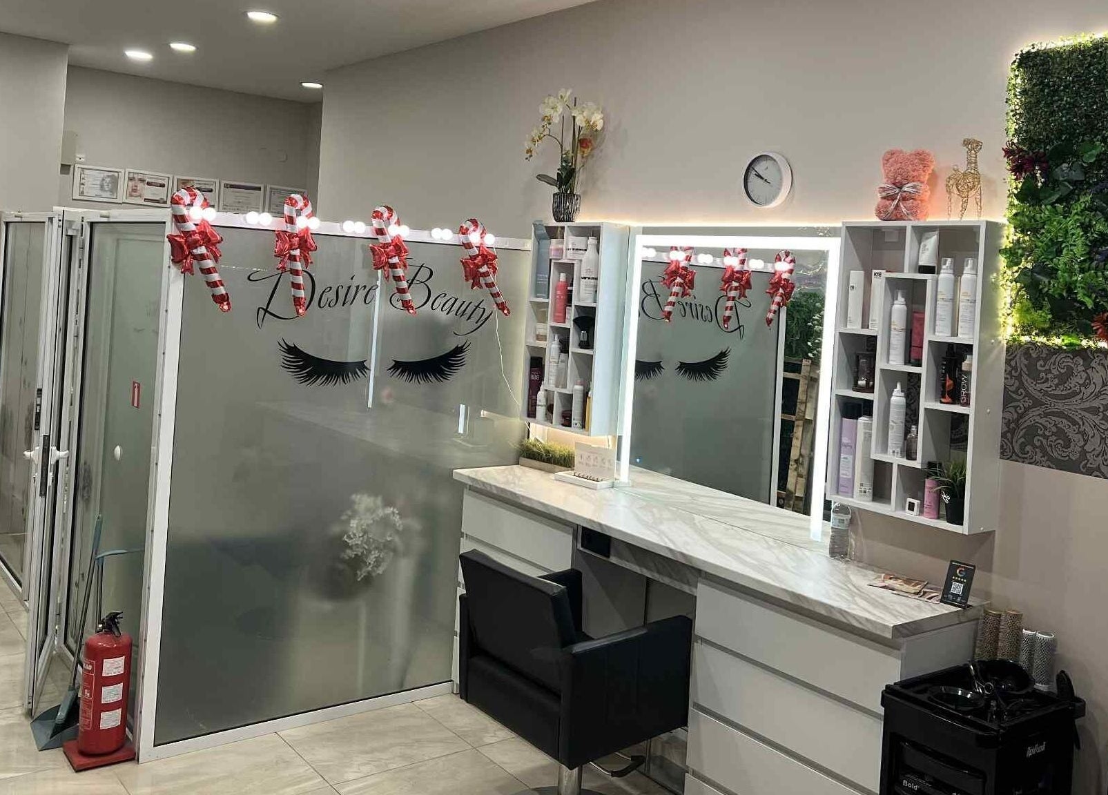 Салон на Lubo Desire Beauty в София, Област София, BG с модерно обзавеждане и декорации.