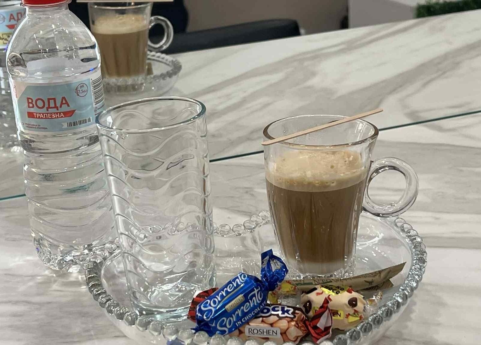 Кафе, вода и сладки в Lubo Desire Beauty, София, Област София, BG.