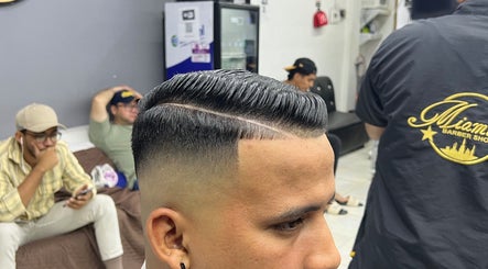 Corte de cabello moderno en Miami v.a barber shop & laso and brow, Barranquilla, Atlántico, CO.