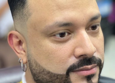 Corte de barba preciso en Miami v.a barber shop & laso and brow, Barranquilla, Atlántico, CO.