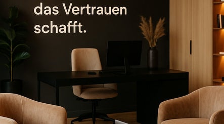 Stilvolles Büro bei MoorMedia, Seeth-ekholt, Schleswig-holstein, DE mit einladendem Interieur.
