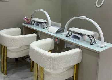 Elegant nail station at AL Beauty Bar in Centurion, Gauteng, ZA featuring plush chairs and modern design.
