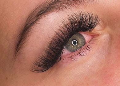 Beautiful lash extension at Eyelash Bar Rovi in Southend-on-sea, England, GB. Expertly crafted for a stunning look.