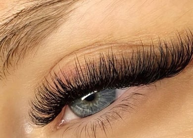 Close-up of flawless eyelash extensions at Eyelash Bar Rovi, Southend-on-sea, England, GB.