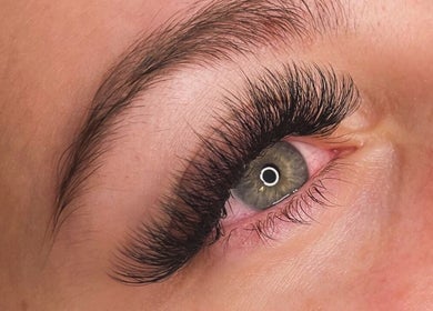 Close-up of a client's long, voluminous eyelashes at Eyelash Bar Rovi, Southend-on-Sea, England, GB.