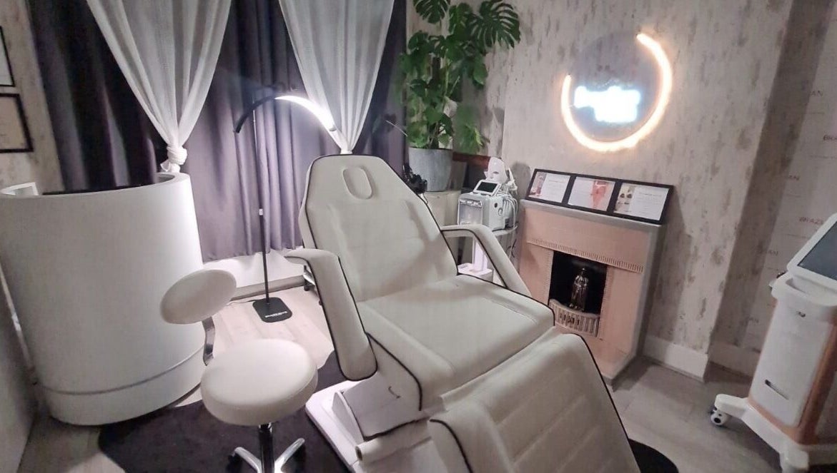 Relaxing treatment room at Medispa Naturhouse, Stevenage, England, GB, featuring a comfortable chair and calming decor.