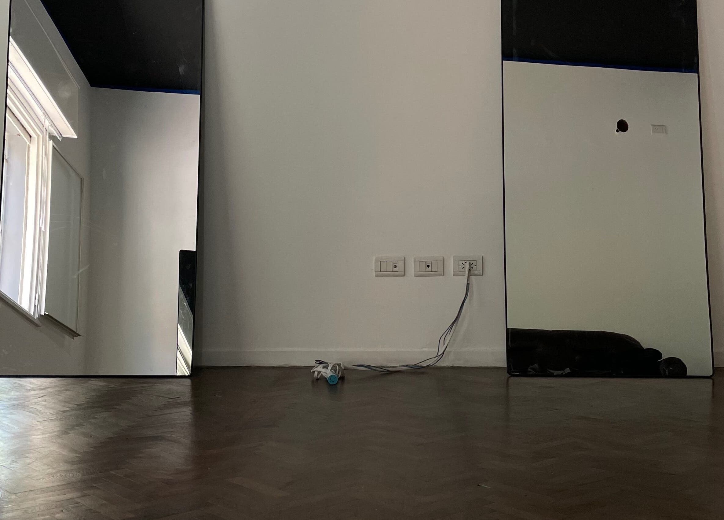 Espejos grandes en Ottati Studio, Buenos Aires, Ciudad Autónoma De Buenos Aires, AR. Reflejos de luz natural.