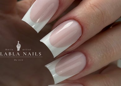 French manucure élégante à Blabla Nails, Quimper, Bretagne, FR, reflétant un style raffiné et soigné.