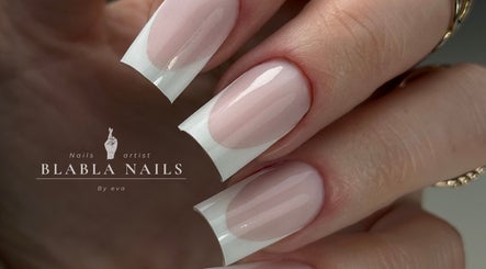 French manucure élégante à Blabla Nails, Quimper, Bretagne, FR, reflétant un style raffiné et soigné.