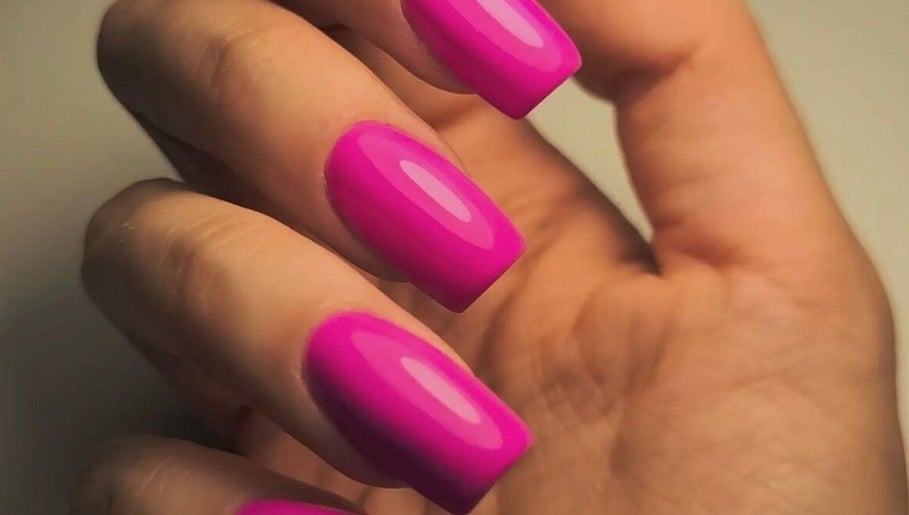 Różowe paznokcie w Glam Mani By Klaudia Łyczykowska, Szczecin, Województwo Zachodniopomorskie, PL.