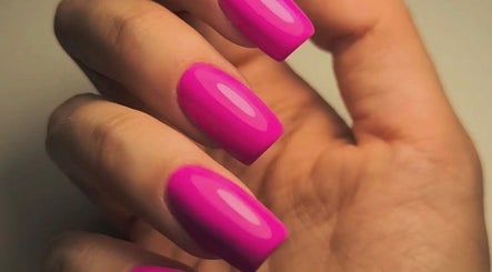 Różowe paznokcie w Glam Mani By Klaudia Łyczykowska, Szczecin, Województwo Zachodniopomorskie, PL.