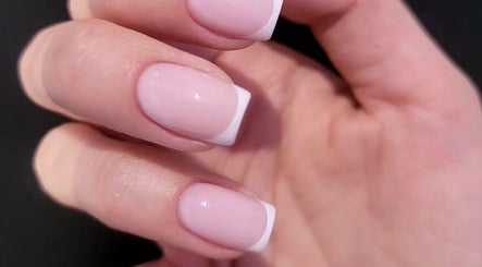 Elegancki manikiur francuski w Glam Mani By Klaudia Łyczykowska, Szczecin, Województwo Zachodniopomorskie, PL