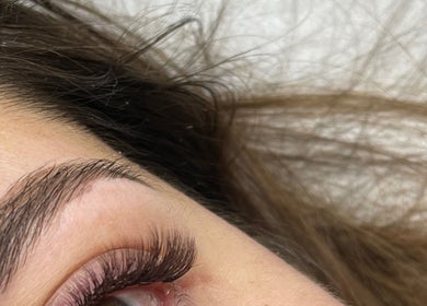 Close-up of elegant eyelash extensions at poshlashes.london, London, England, GB for a refined look.