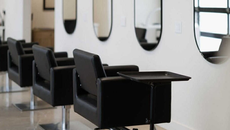 Elegant salon chairs and mirrors at Esthétique & laser Elizabeth Lambert, Mascouche, Québec, CA.