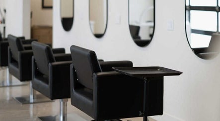 Elegant salon chairs and mirrors at Esthétique & laser Elizabeth Lambert, Mascouche, Québec, CA.