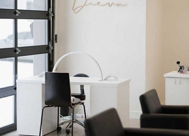 Modern beauty station at Esthétique & Laser Elizabeth Lambert, Mascouche, Québec, CA. Elegant and professional.