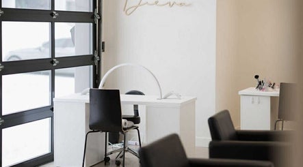 Modern beauty station at Esthétique & Laser Elizabeth Lambert, Mascouche, Québec, CA. Elegant and professional.