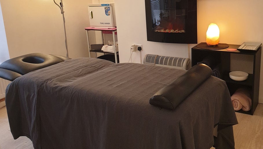 TherapiesFirst - beauty & massage Swansea billede 1