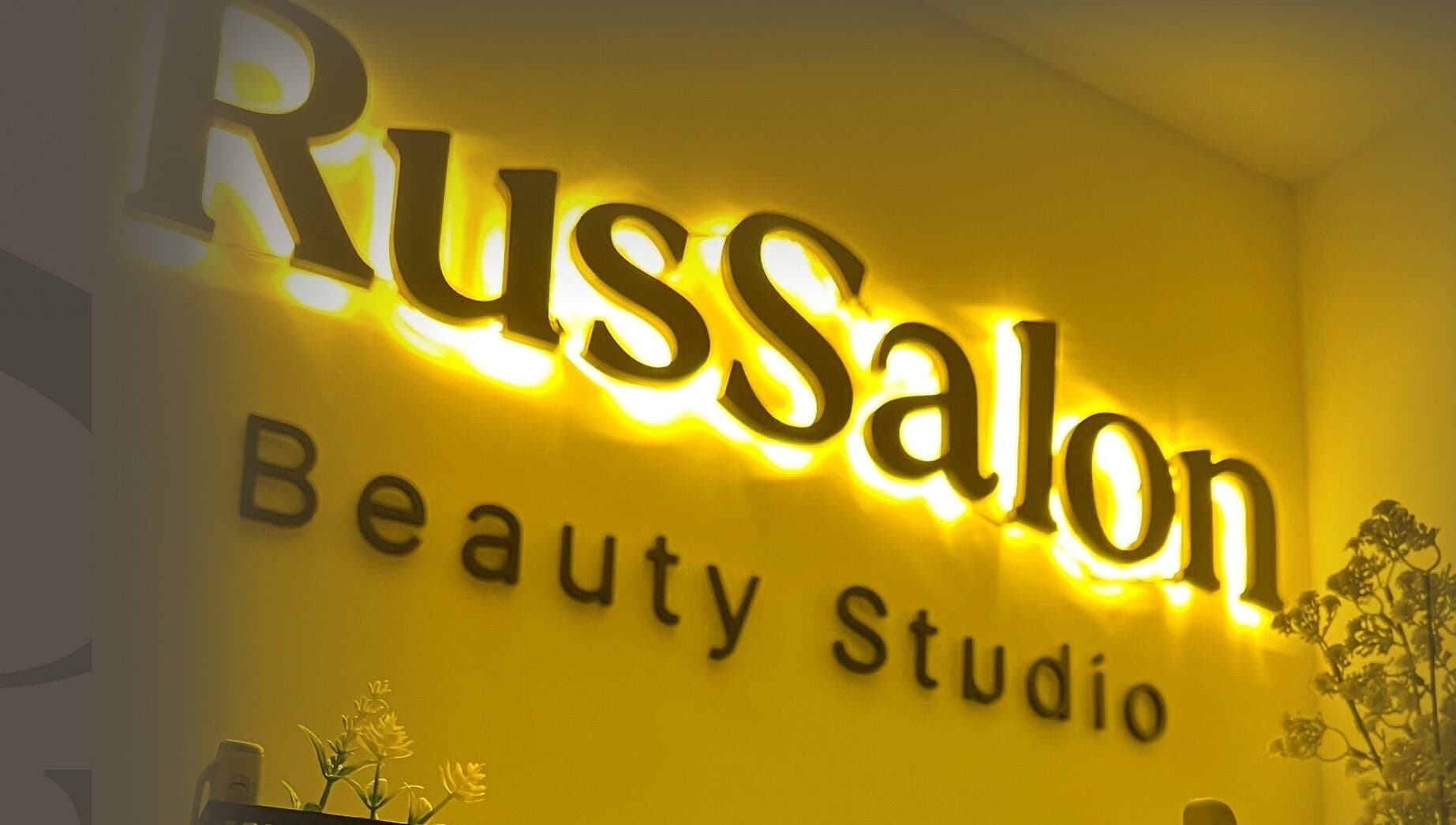 Neon sign of Russalon Beauty Studio in Marrakech-safi, Marrakech-safi, MA glowing warmly.