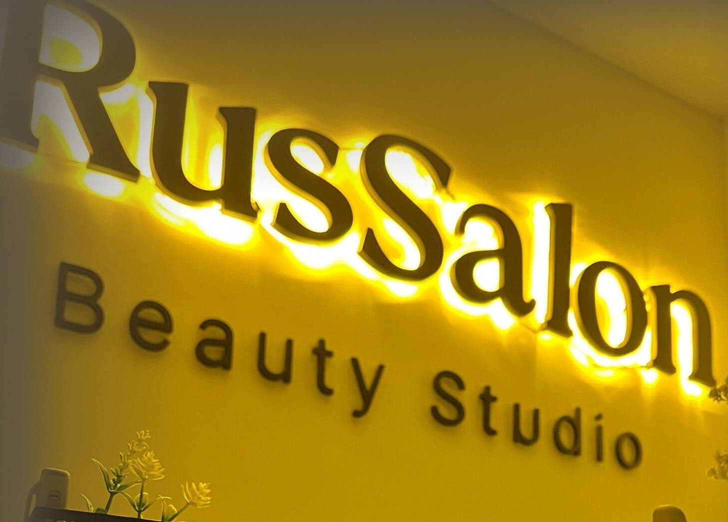 Neon sign of Russalon Beauty Studio in Marrakech-safi, Marrakech-safi, MA glowing warmly.