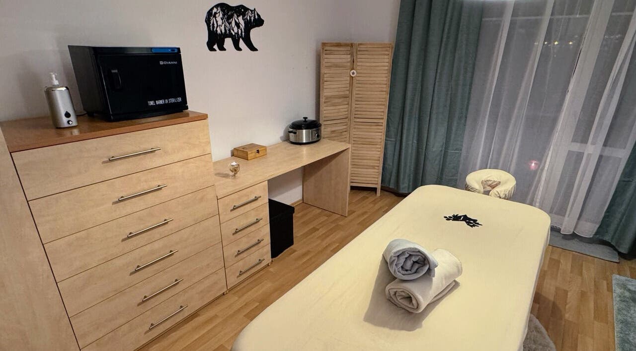 Masážní místnost v Masáže Plzeň - Eliška Mášková, Plzeň, Plzeňský Kraj, CZ s dekoračními prvky.