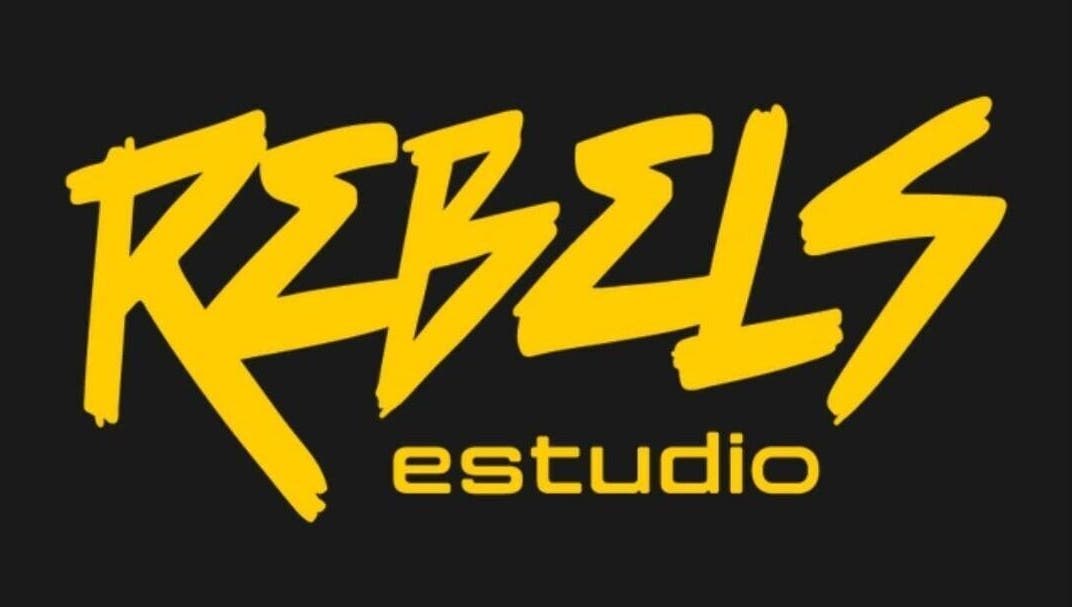 Logotipo de Rebels estudio, Mar Del Plata, Provincia De Buenos Aires, AR, sobre fondo negro.