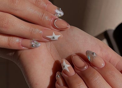 Artistic nail design with stars at Ju Nail Studio, Hermosillo, Sonora, MX. Glitter and star accents featured.
