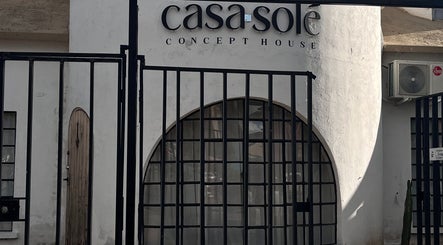 View of an elegant, white facade at Ju Nail Studio, Hermosillo, Sonora, MX.