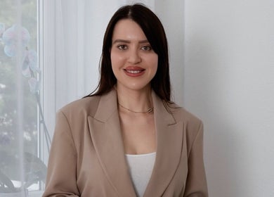 Professional at Contourista London - Mobile Services in London, England, GB, showcasing a welcoming ambiance.