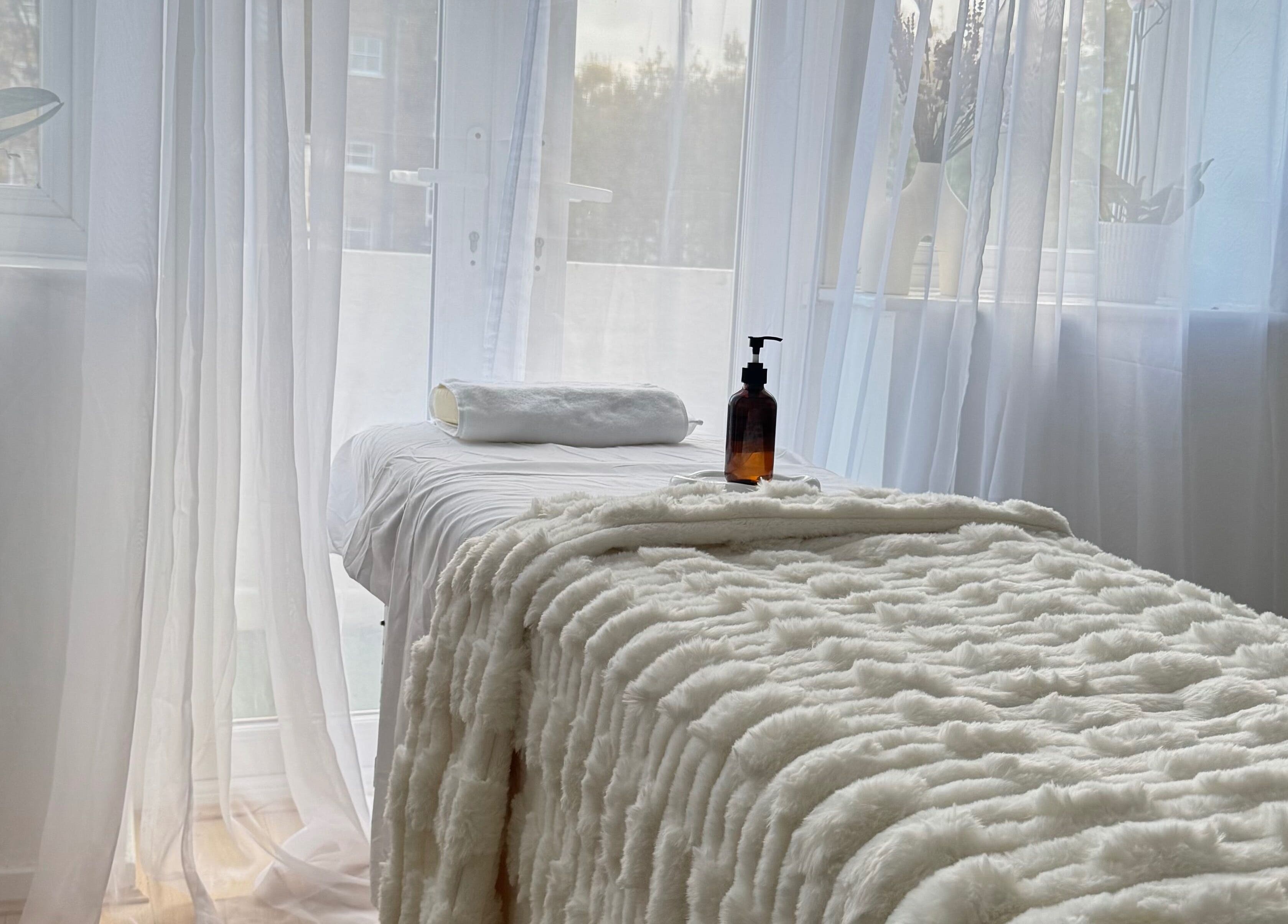 Contemporary treatment room at Contourista London - Mobile Services with a plush bed in London, England, GB.