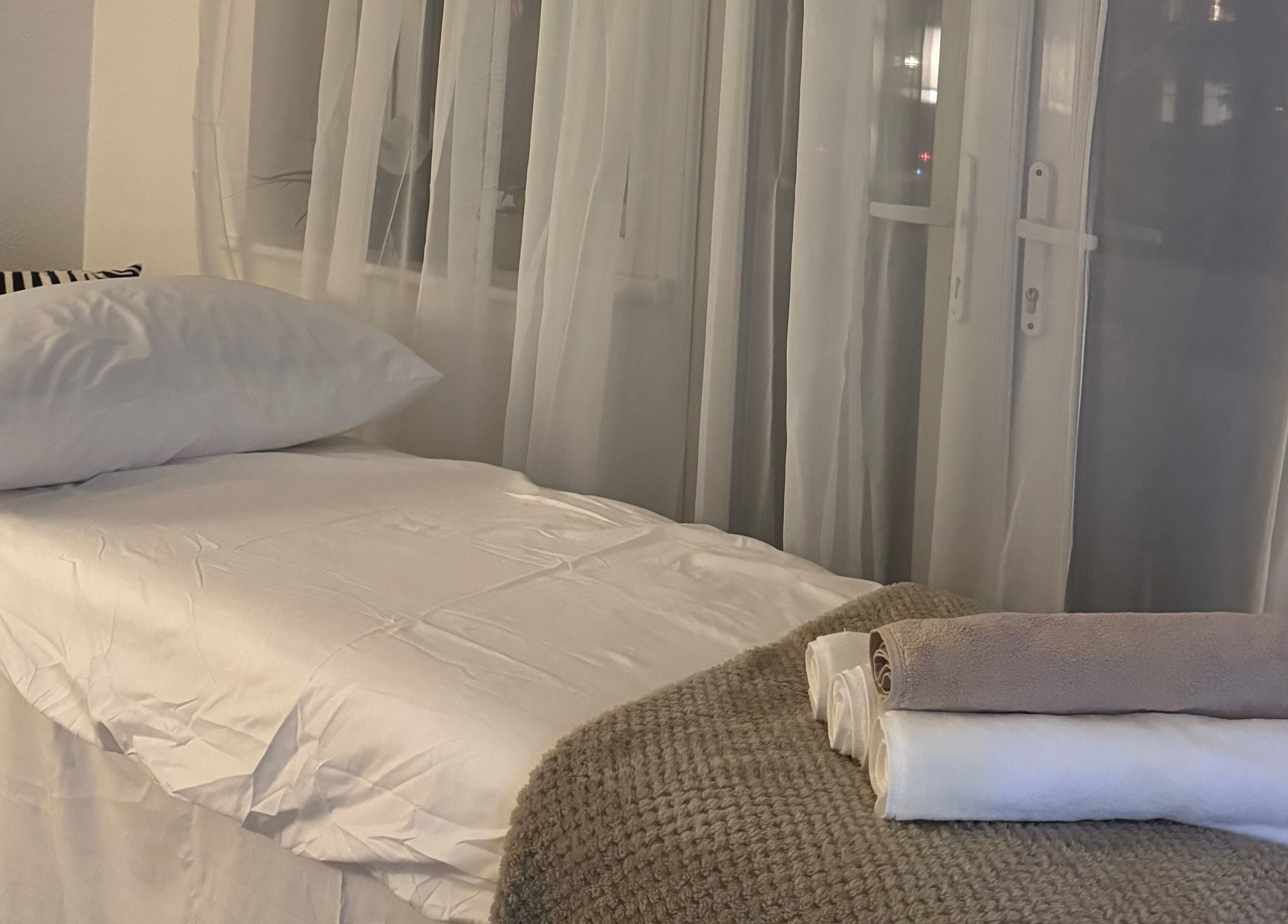 Cozy spa bed setup at Contourista London - Mobile Services, London, England, GB with soft linens and towels.