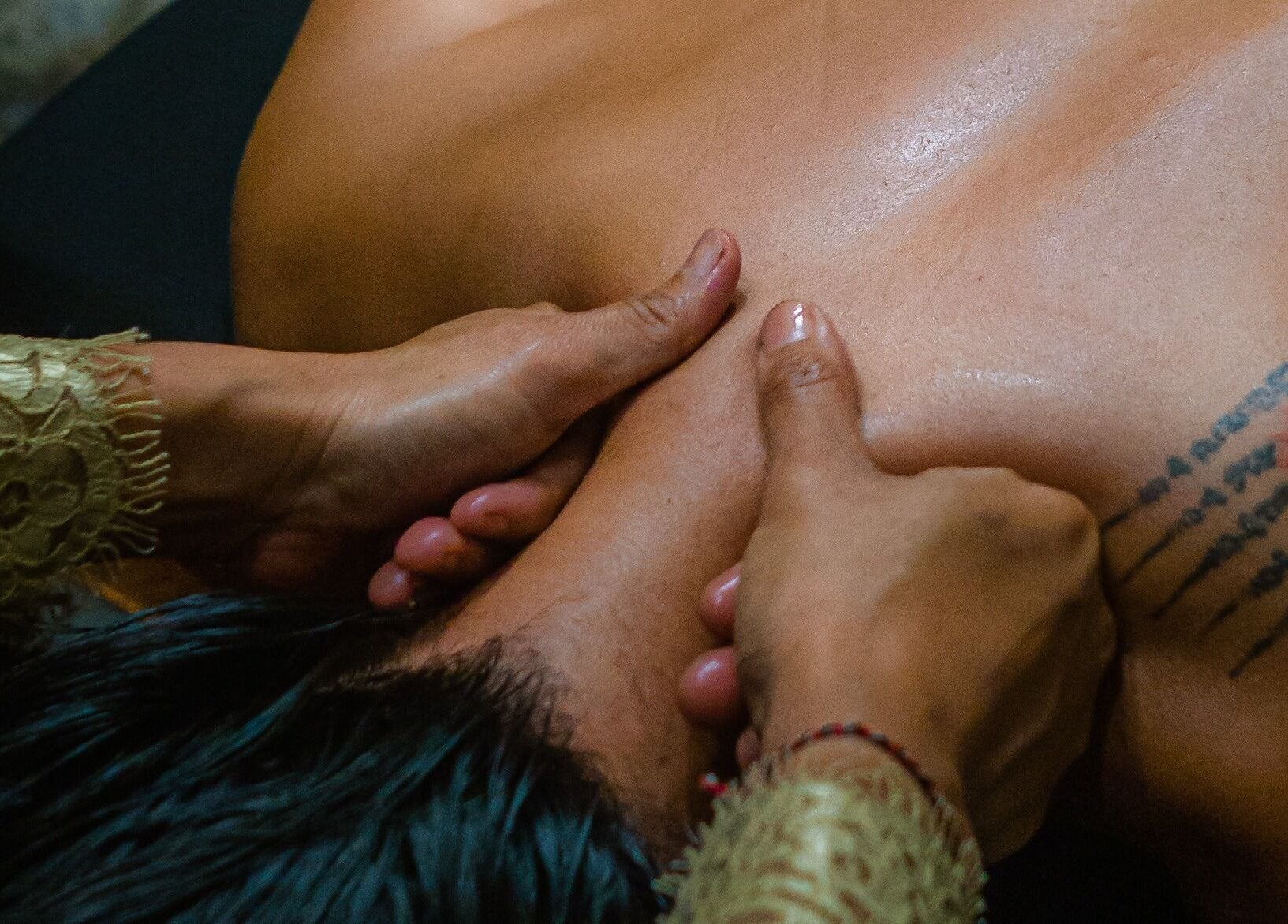 Relaxing neck massage at Darbha Spa Ubud, Bali, Bali, ID, showcasing traditional healing techniques.