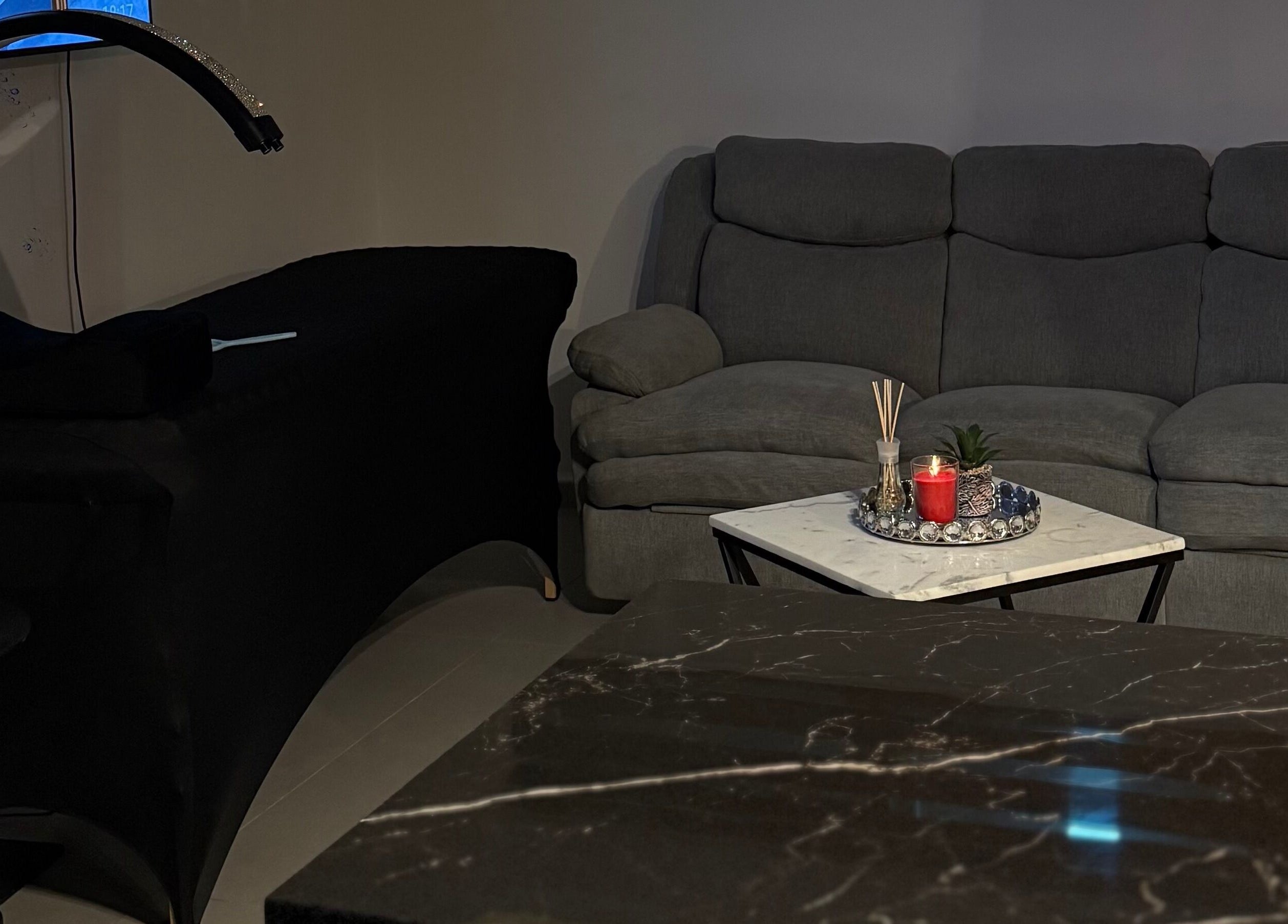 Cozy lounge at Fernanda Martínez, Ciudad Del Carmen, Campeche, MX with sofa and massage table.