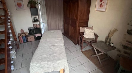 Espace détente chez Éclat d’âme: bien-être, Vinezac, Auvergne-rhône-alpes, FR. Intérieur chaleureux et accueillant.