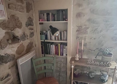 Coin lecture accueillant chez Éclat d’âme: bien-être, Vinezac, Auvergne-rhône-alpes, FR.