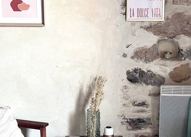 Décor serein chez Éclat d’âme: bien-être à Vinezac, Auvergne-rhône-alpes, FR. Parfaite harmonie de calme et de style.