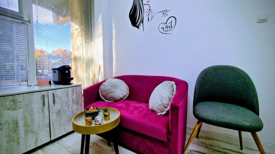 Брокат нейлс ЕООД