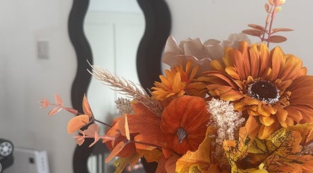 Autumn floral arrangement at Lashesby.S.Louisex, Wombwell, England, GB, enhancing beauty and tranquility.