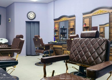 Луксозен салон за красота в БАНАНА БРАДЪРС ЕООД, София, Област София, BG с класически интериор.