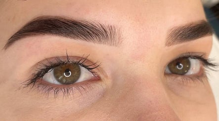 Cejas perfectamente definidas en AB Beauty - Amanda Butturini Beauty, Sabadell, Catalunya, ES.