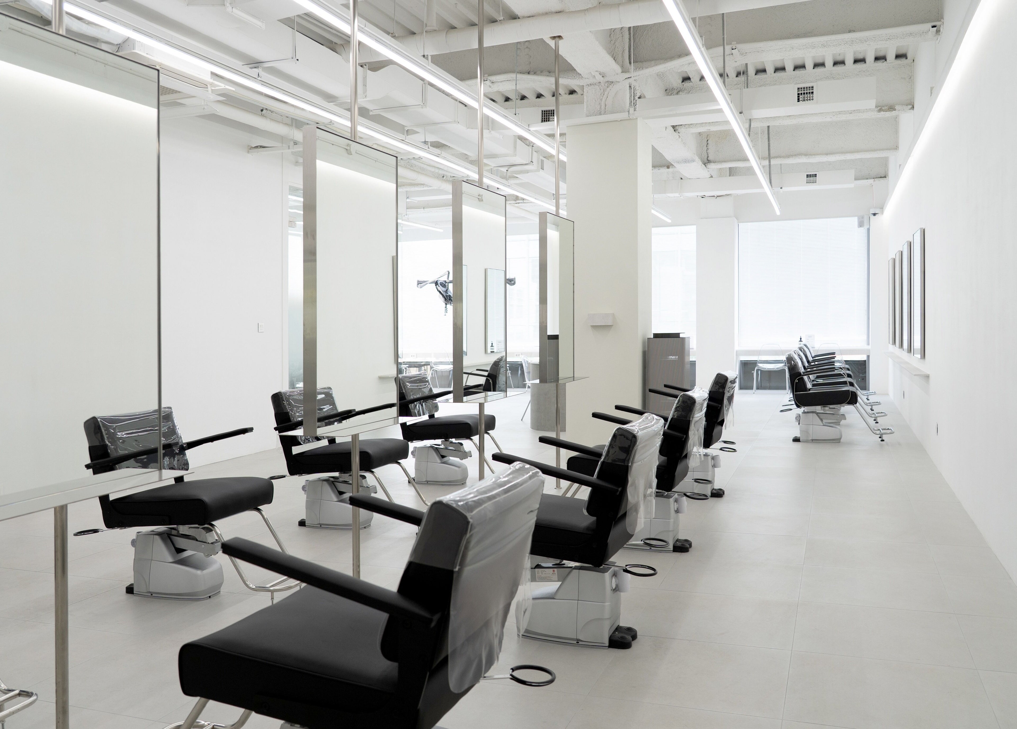 Modern salon interior with sleek chairs at mum hair apgujeong 멈헤어, 서울특별시, 서울특별시, KR.