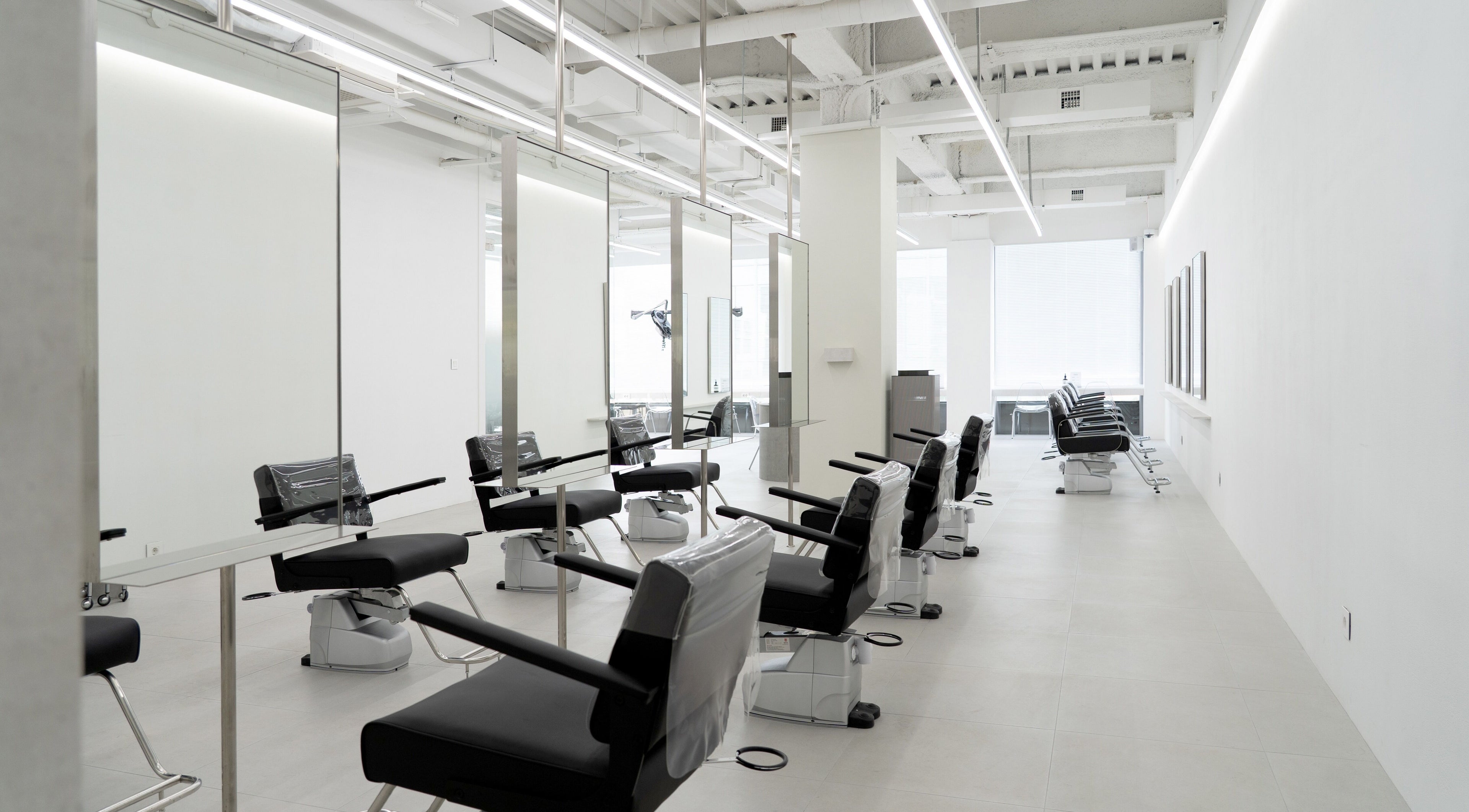 Modern salon interior with sleek chairs at mum hair apgujeong 멈헤어, 서울특별시, 서울특별시, KR.