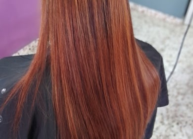 Cabello cobre bien peinado en Eurofashion peluquería unisex, Fuente Álamo, Región De Murcia, ES.