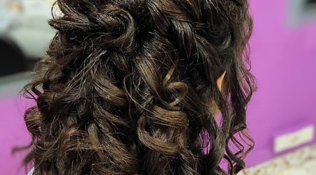 Estilo rizado en Eurofashion Peluquería Unisex, Fuente Álamo, Región De Murcia, ES.